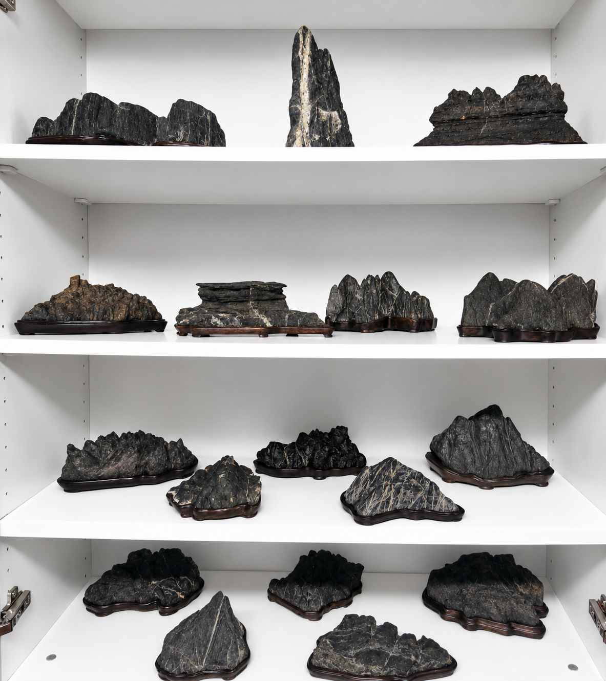 Piezas de la colección de Suiseki de Miguel Ángel Domínguez Naranjo